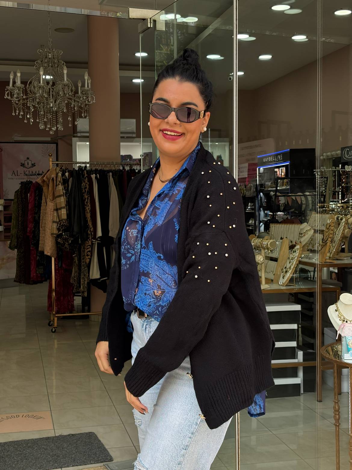 IMG_3712 Ζακέτα με πέρλες στον ώμο μαύρη - Image 1